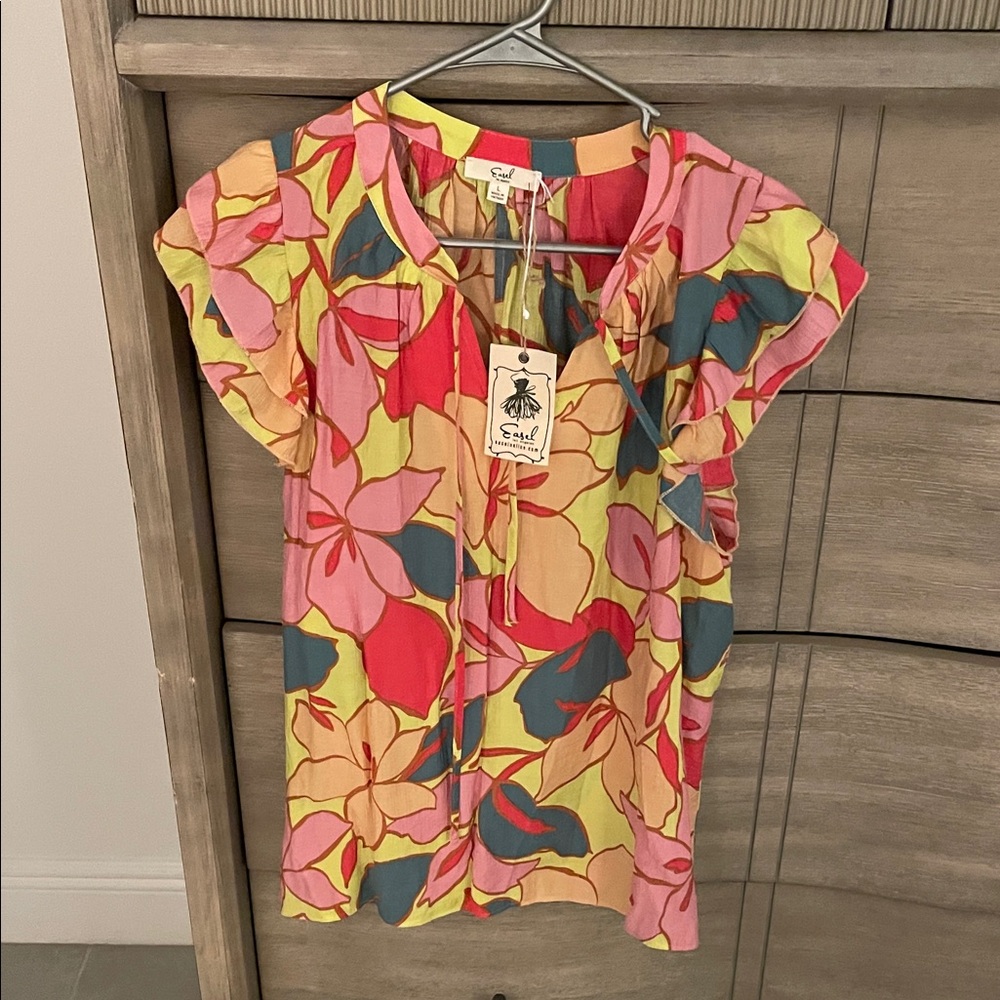 Easel Colorful Floral Short Sleeve Top